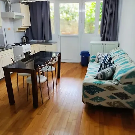 Apartment With Private Garden In Alimos Athens